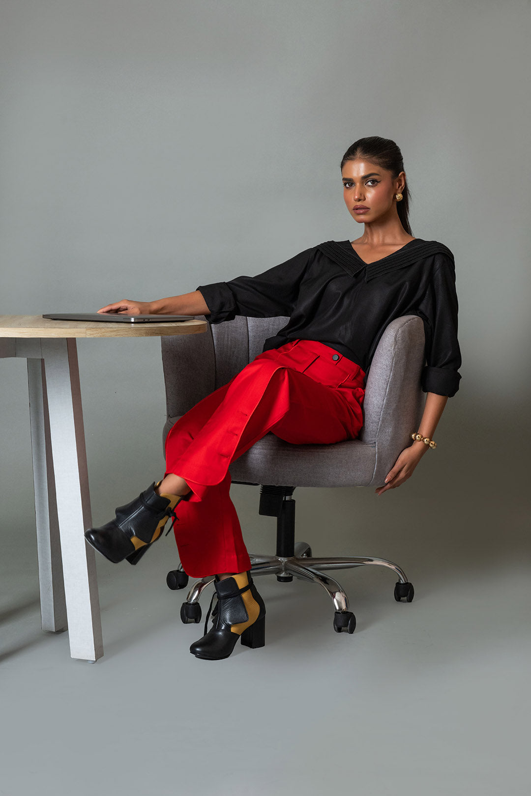 Black Vertex Top